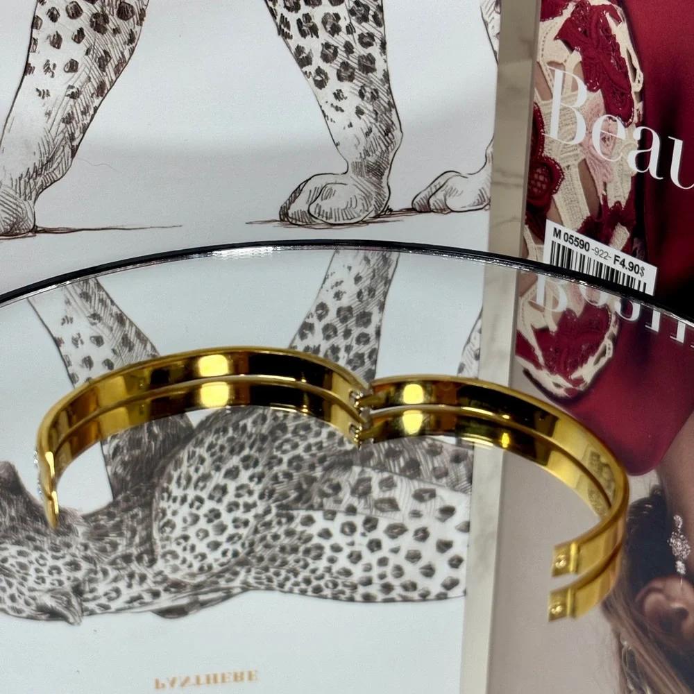 A-1DC-42: BRACELET: Gold-Tone w/Circle & Dash Detailing & Rhinestones, NWOT
